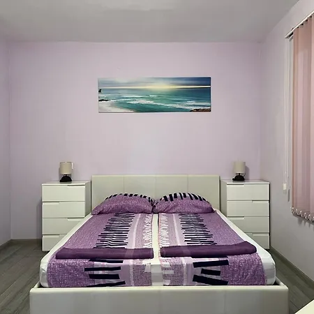 Mihaela شقة *